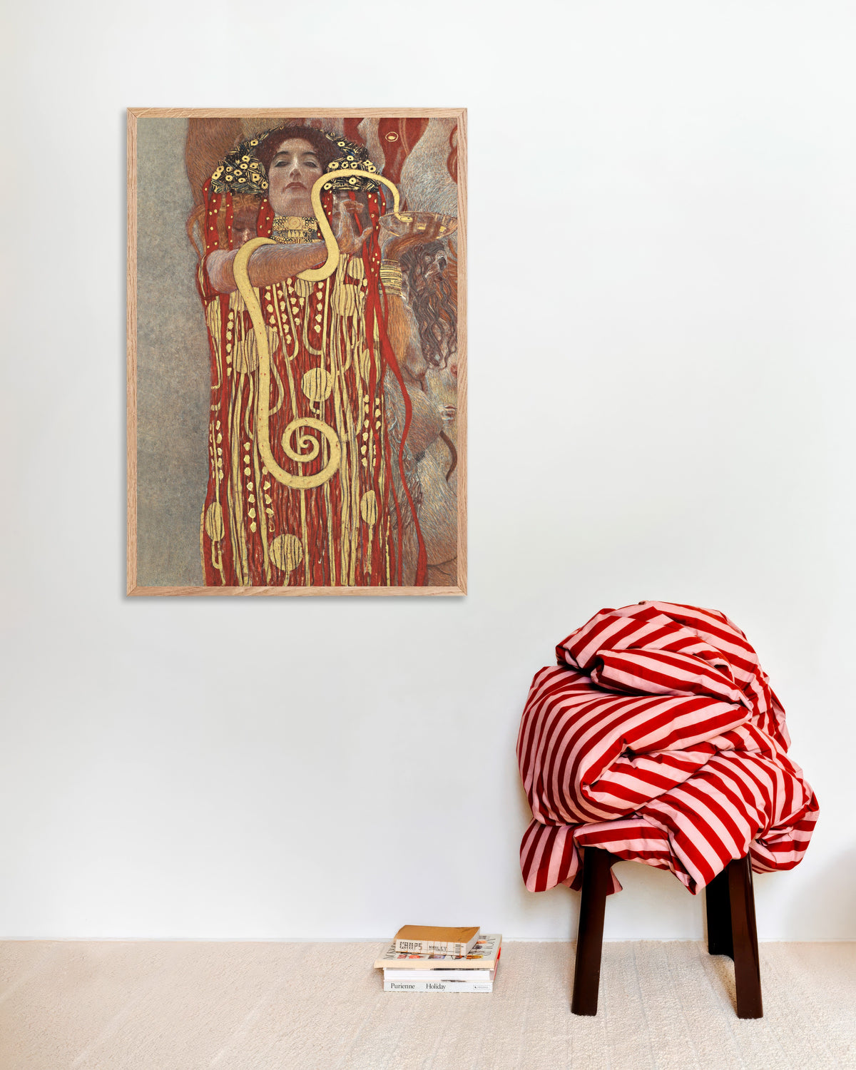 Affiche Hygie, détail de La Médecine (1907) de Gustav Klimt, avec un cadre en bois naturel
