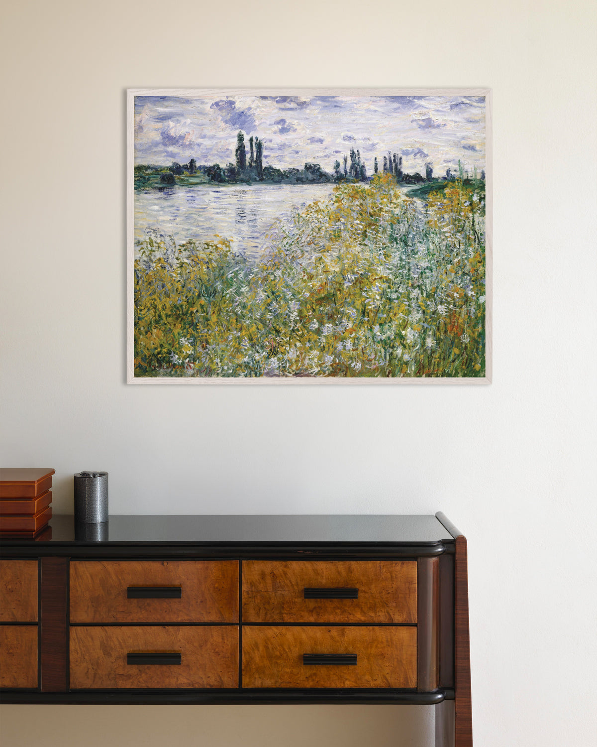 Affiche L'Île aux Fleurs près de Vétheuil (1880) de Claude Monet, avec un cadre en bois blanc