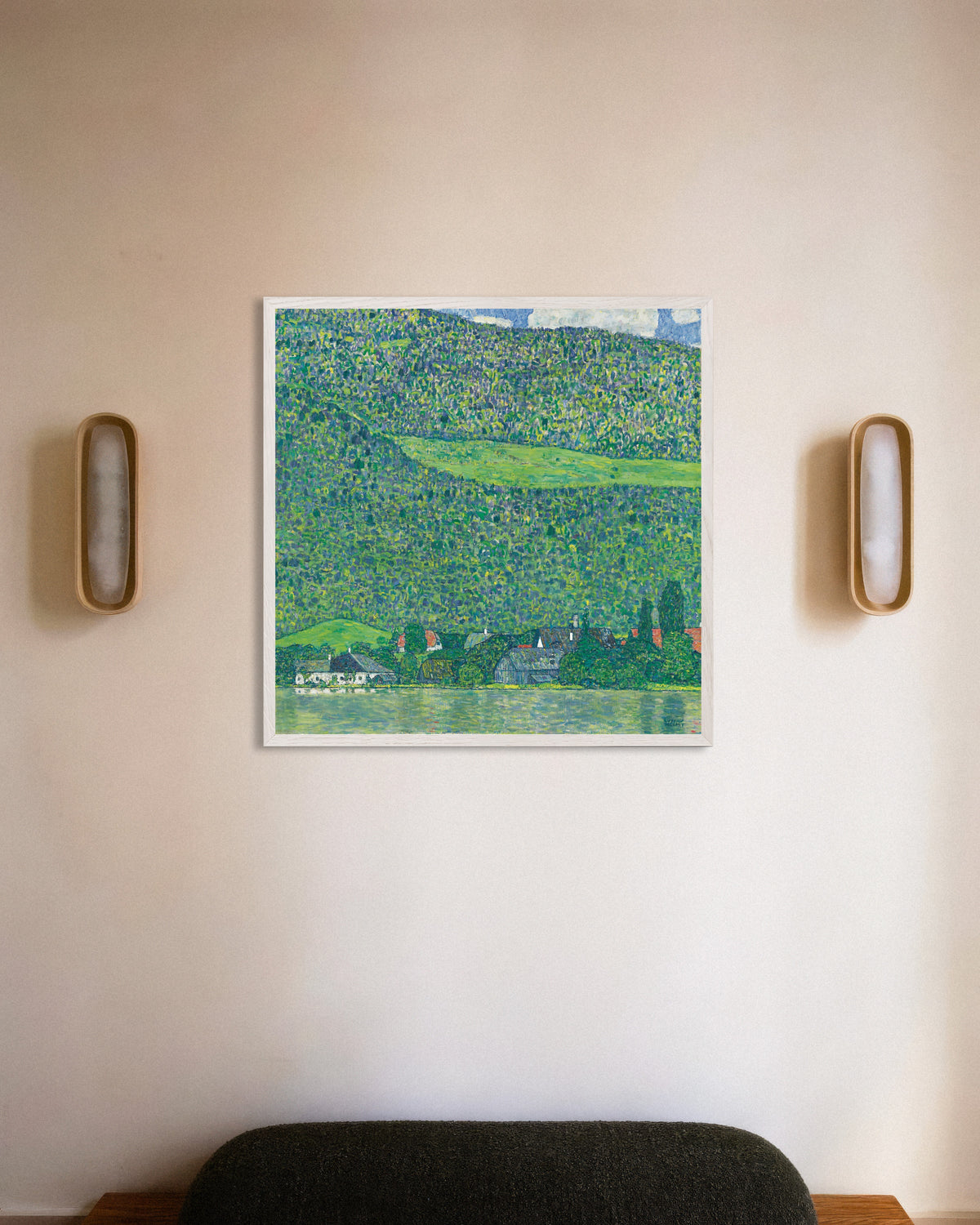 Poster Litzlberg au bord de l’Attersee (1914–1915), de Gustav Klimt, avec un cadre en bois blanc