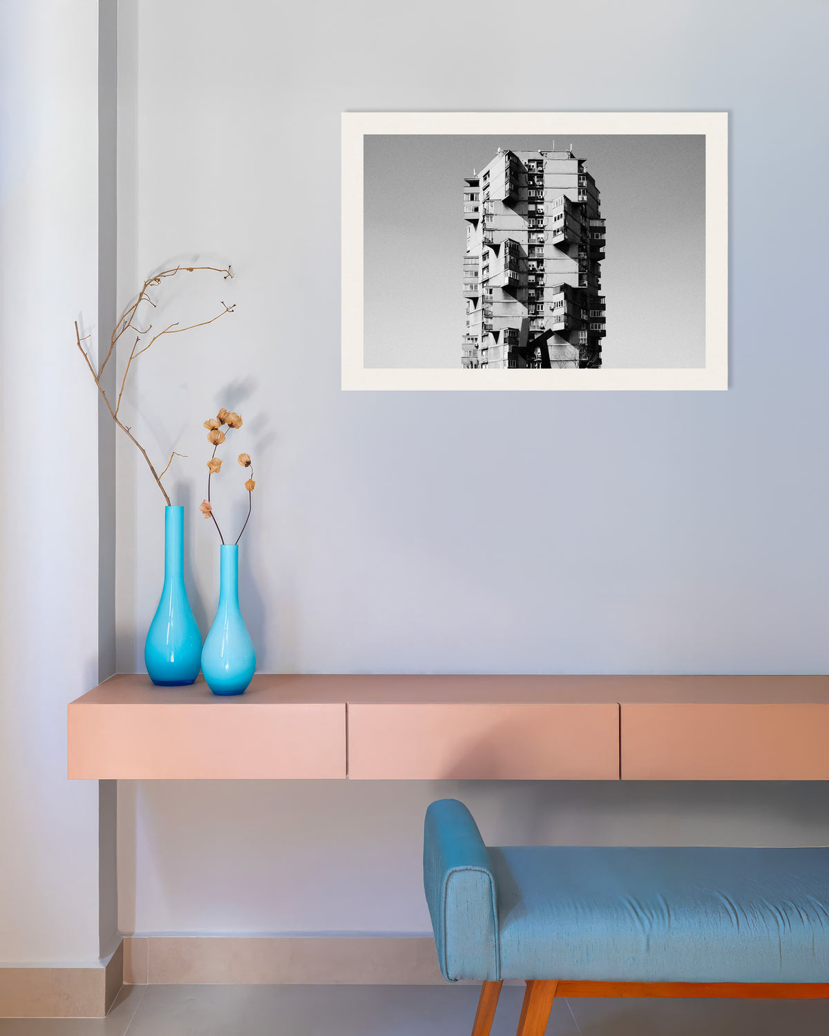 Affiche « Tour solitaire aux balcons saillants »