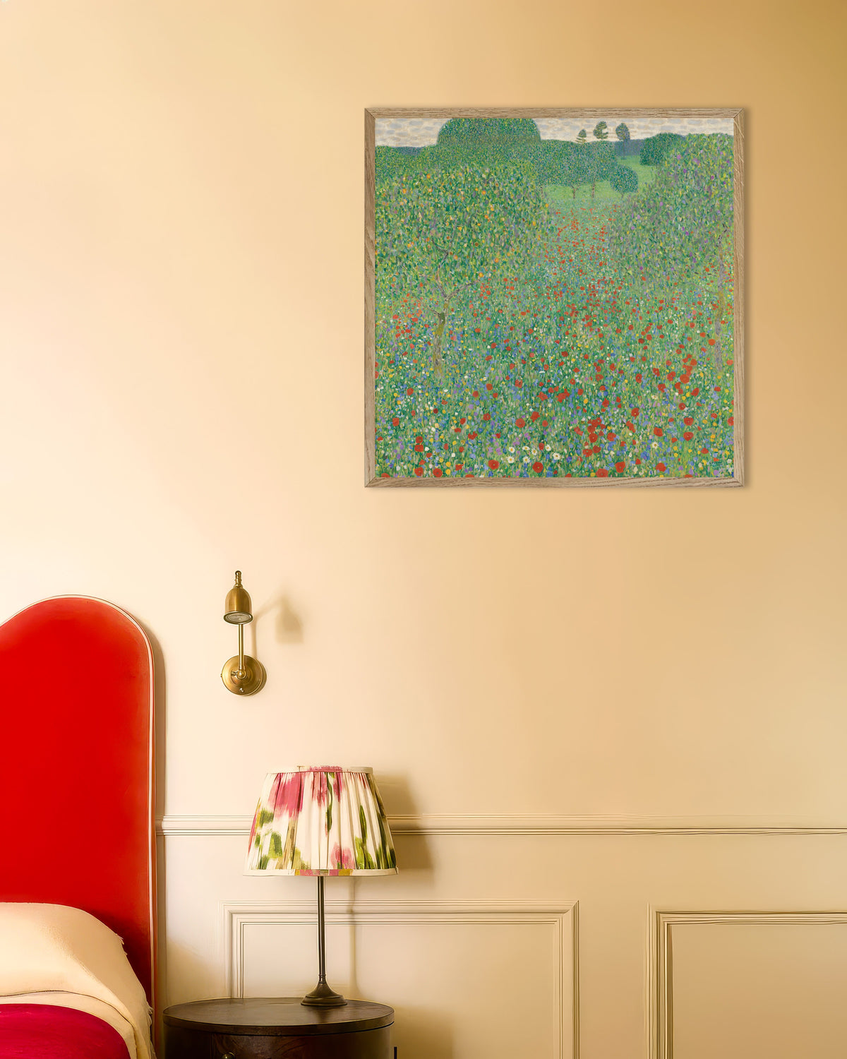 Affiche Champ de coquelicots (1907) de Gustav Klimt, avec un cadre en bois naturel