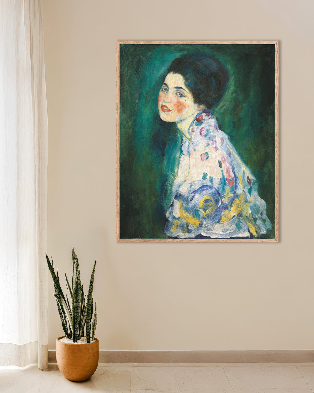 Affiche Portrait d'une dame (1916–1917) de Gustav Klimt, avec un cadre en bois naturel