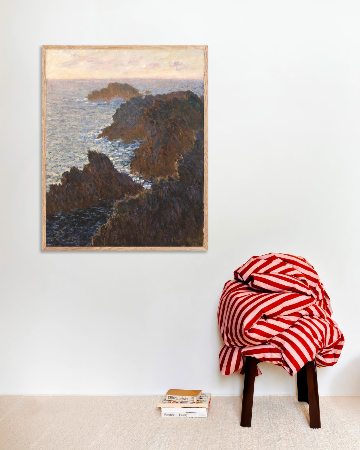 Affiche Rochers à Belle-Île, Port-Domois (1886) de Claude Monet, avec un cadre en bois naturel