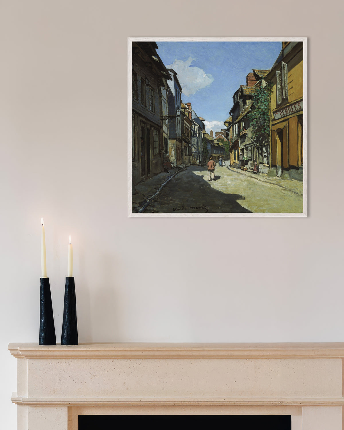Affiche La Rue de la Bavole à Honfleur (1864) de Claude Monet, avec un cadre en bois blanc