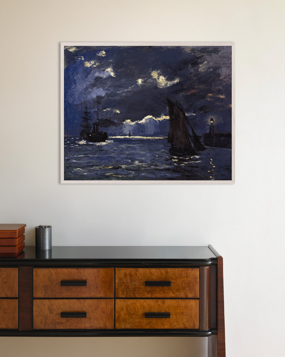 Affiche Marine, navires au clair de lune (1864) de Claude Monet, avec un cadre en bois blanc