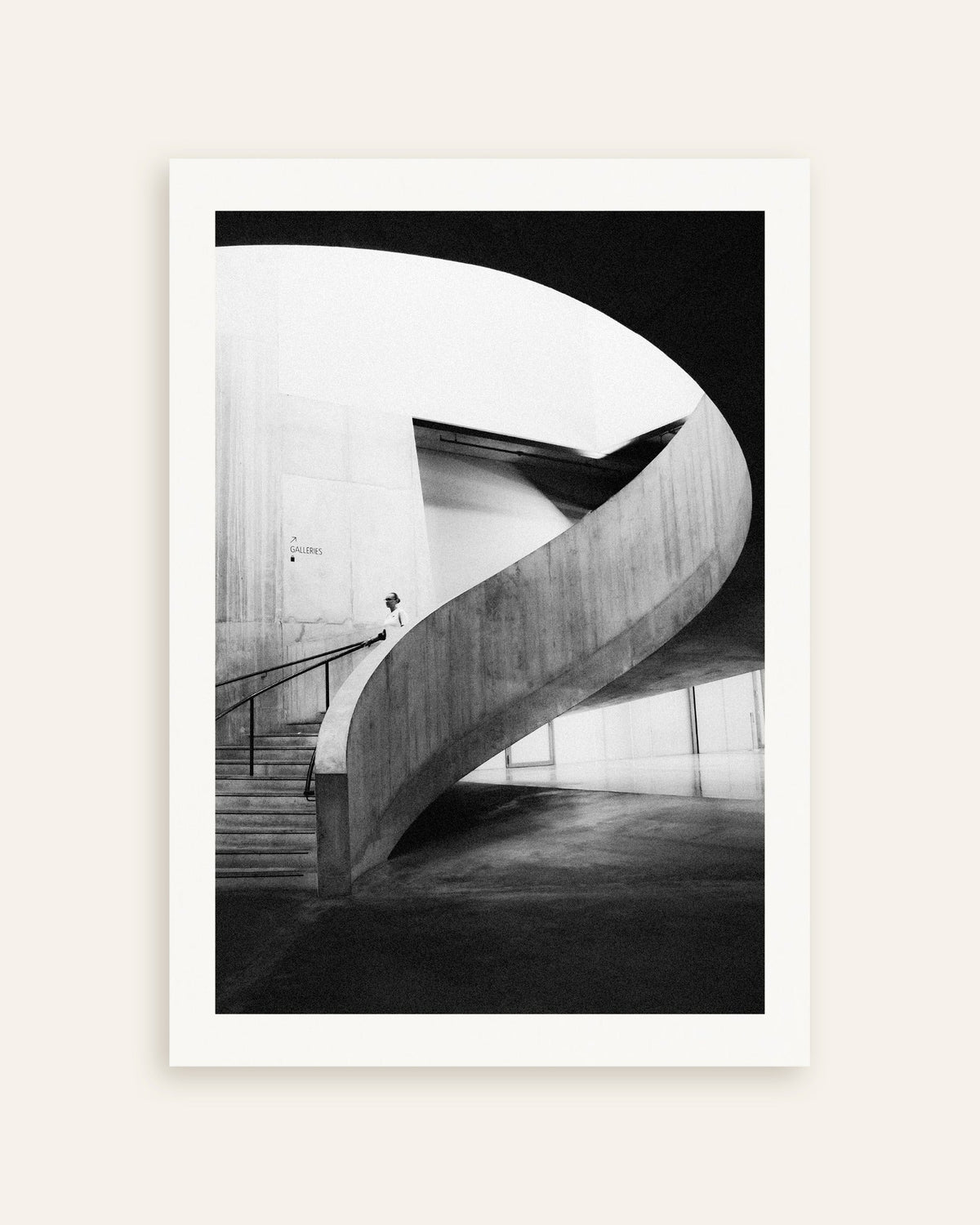 Affiche « Rampe en spirale avec un visiteur », vignette
