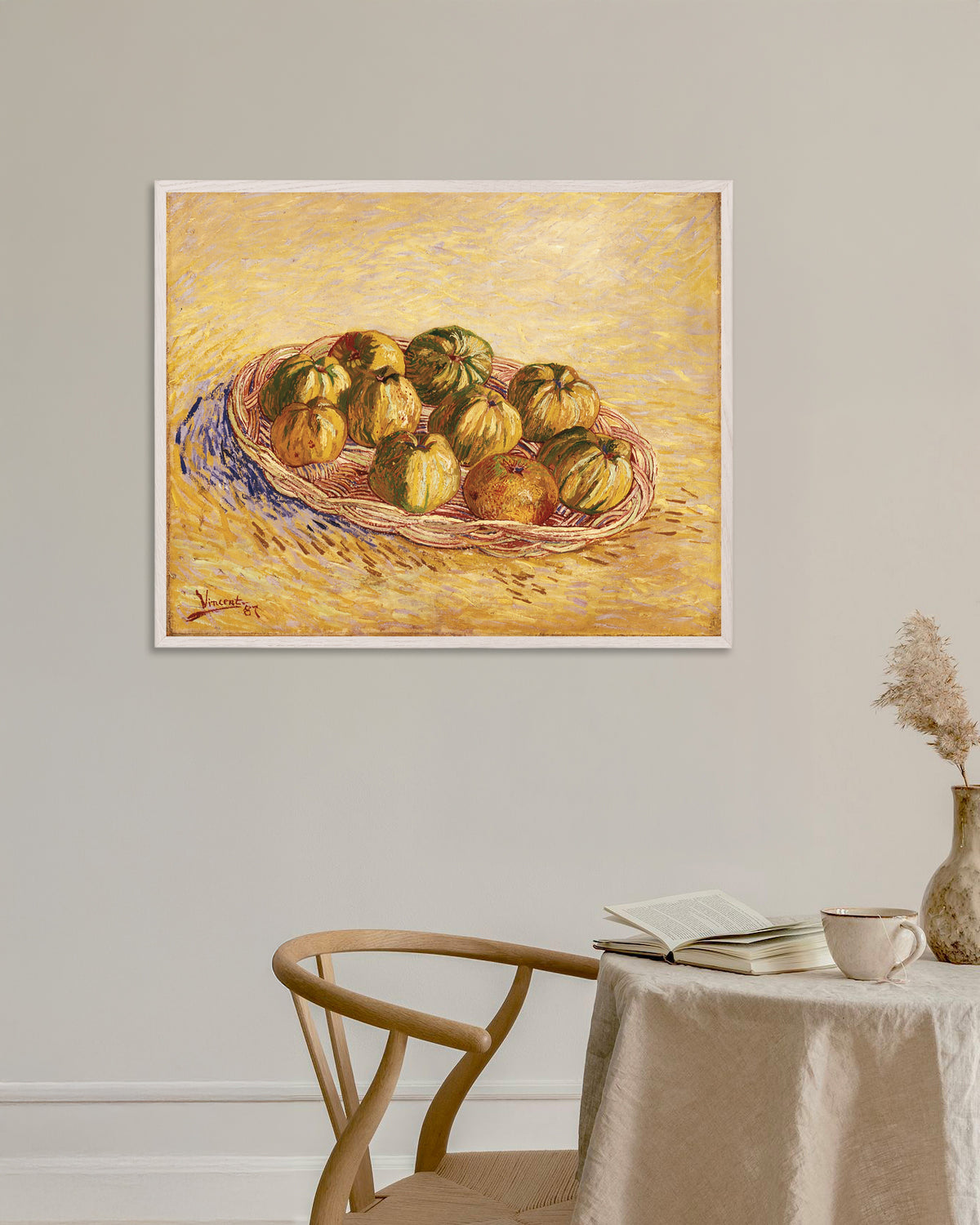 Poster de Nature morte avec corbeille de pommes (1887) de Vincent van Gogh, avec un cadre en bois blanc
