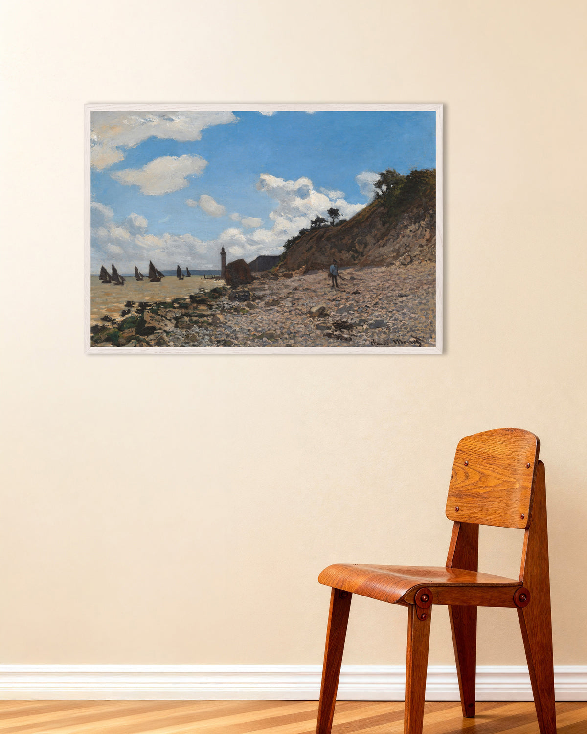 Affiche La Plage de Honfleur (1864–1866) de Claude Monet, avec un cadre en bois blanc