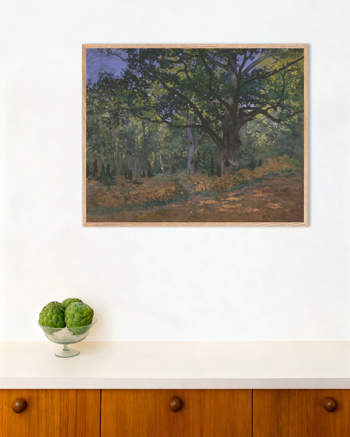 Affiche Le Chêne de Bodmer, forêt de Fontainebleau (1865) de Claude Monet, avec un cadre en bois naturel