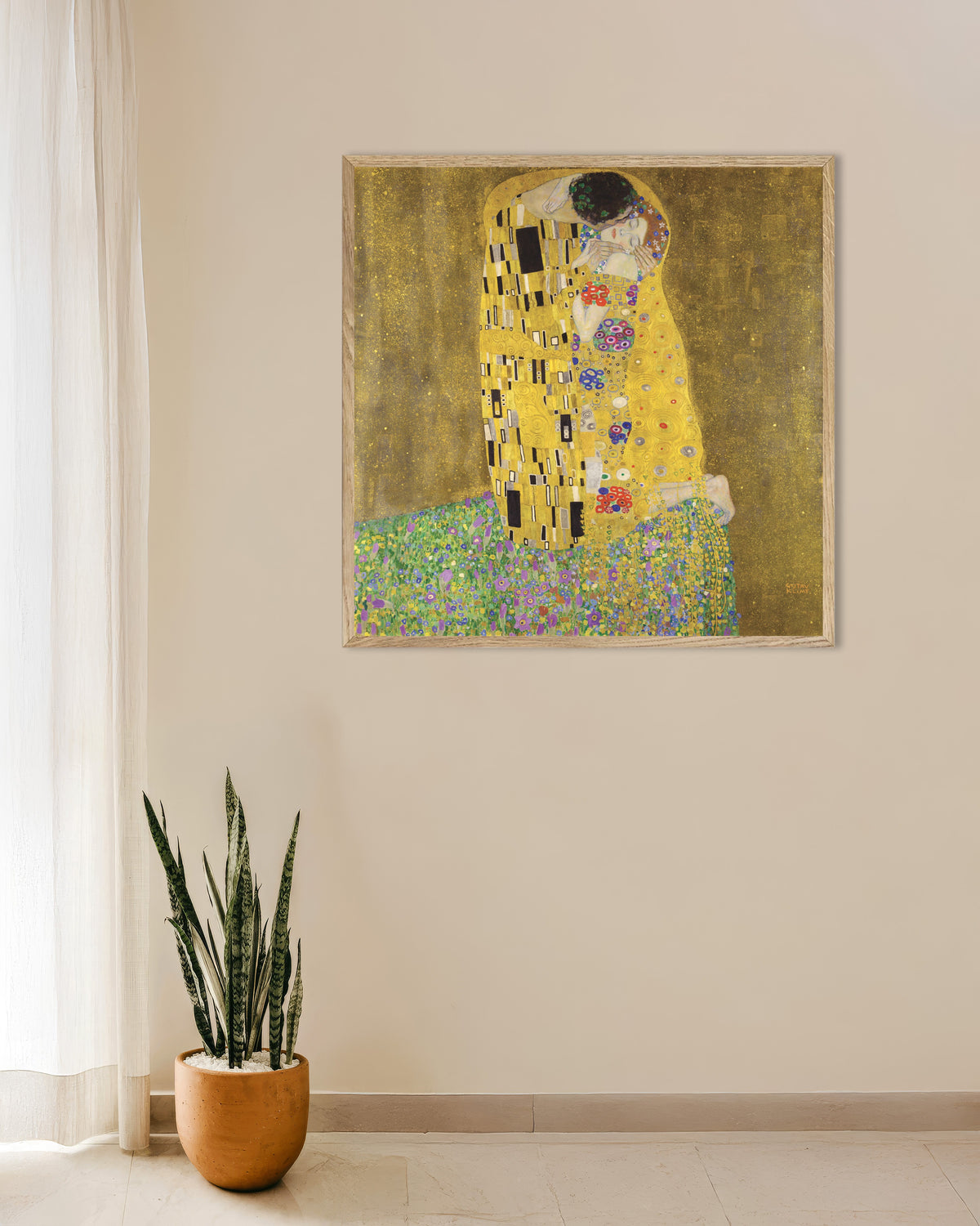 Affiche Le Baiser (1907–1908) de Gustav Klimt, avec un cadre en bois naturel