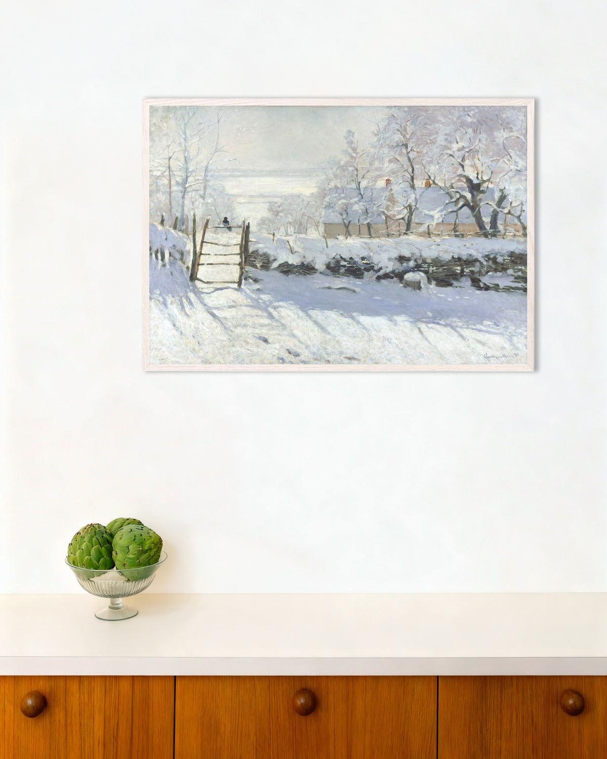 Affiche La Pie (1868–1869) de Claude Monet, avec un cadre en bois blanc