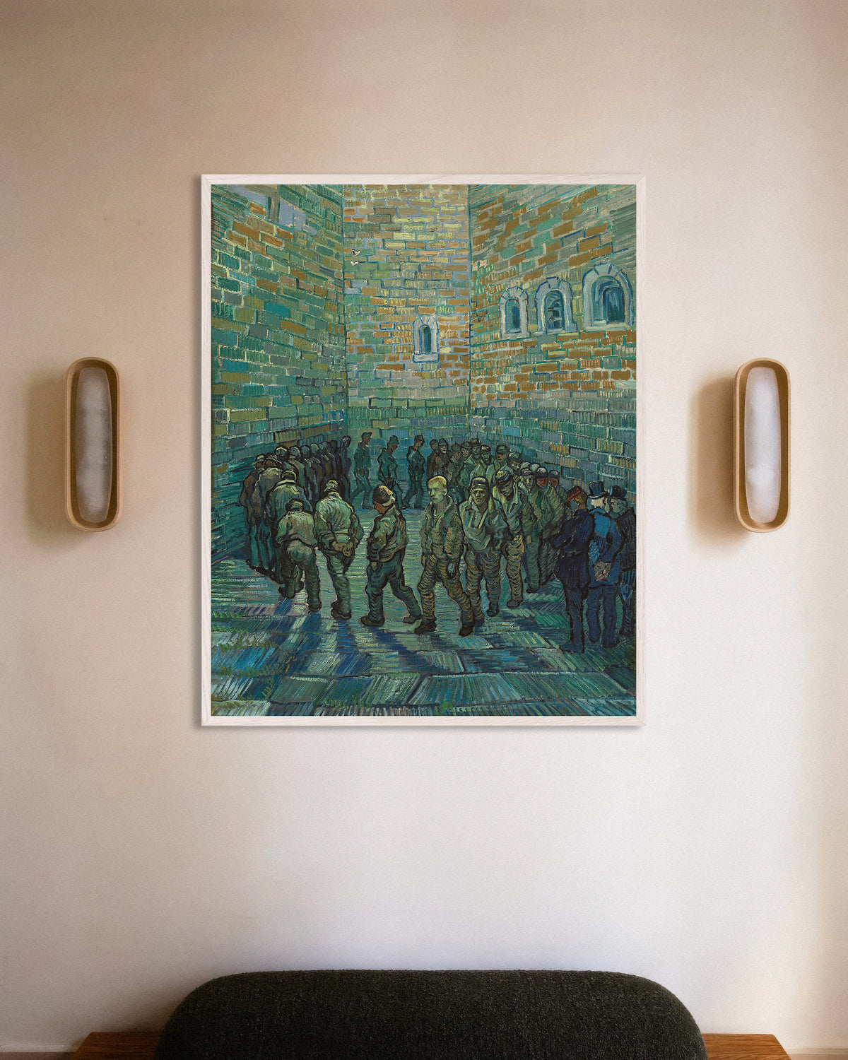 Poster de La Cour de la prison, d’après Doré (1890), par Vincent van Gogh, avec un cadre en bois blanc