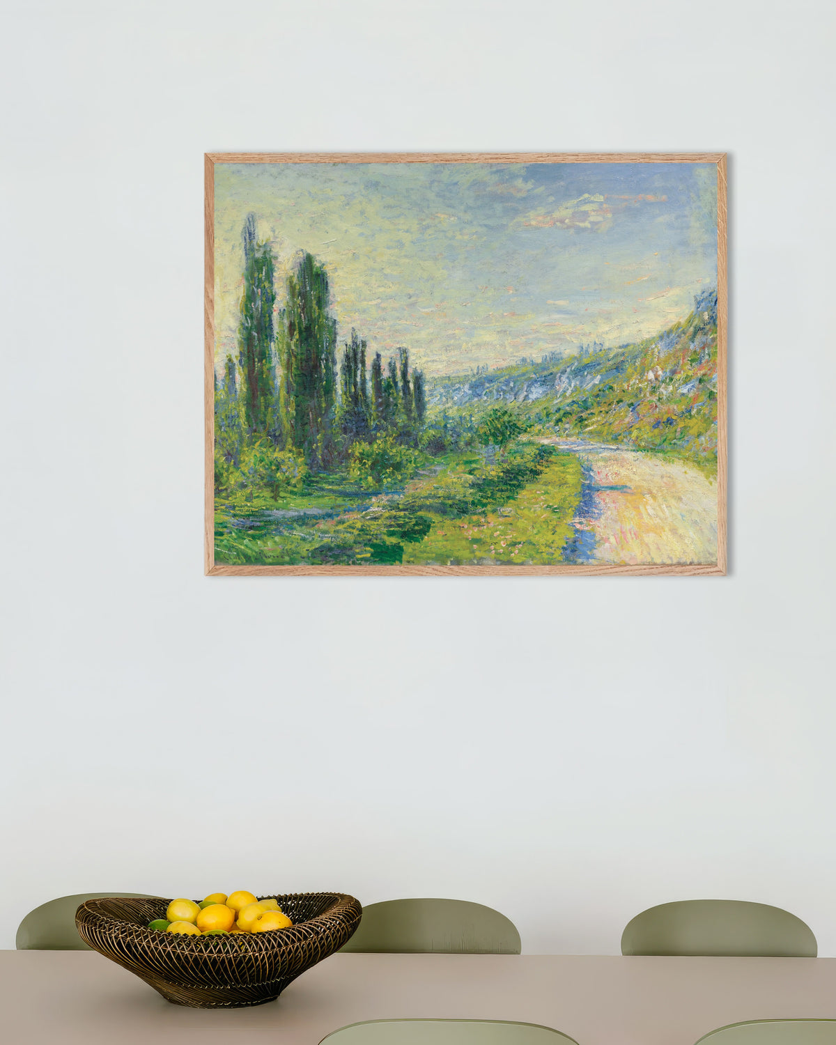 Affiche La Route de Vétheuil (vers 1880) de Claude Monet, avec un cadre en bois naturel