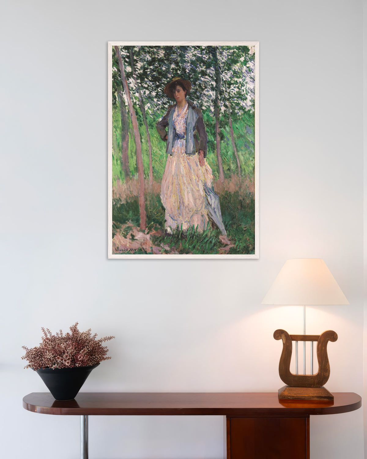 Affiche La Promeneuse, Suzanne Hoschedé (1887) de Claude Monet, avec un cadre en bois blanc