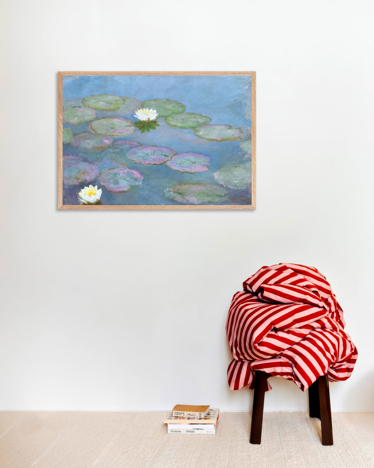 Affiche Nymphéas (vers 1897–1899) de Claude Monet, avec un cadre en bois naturel
