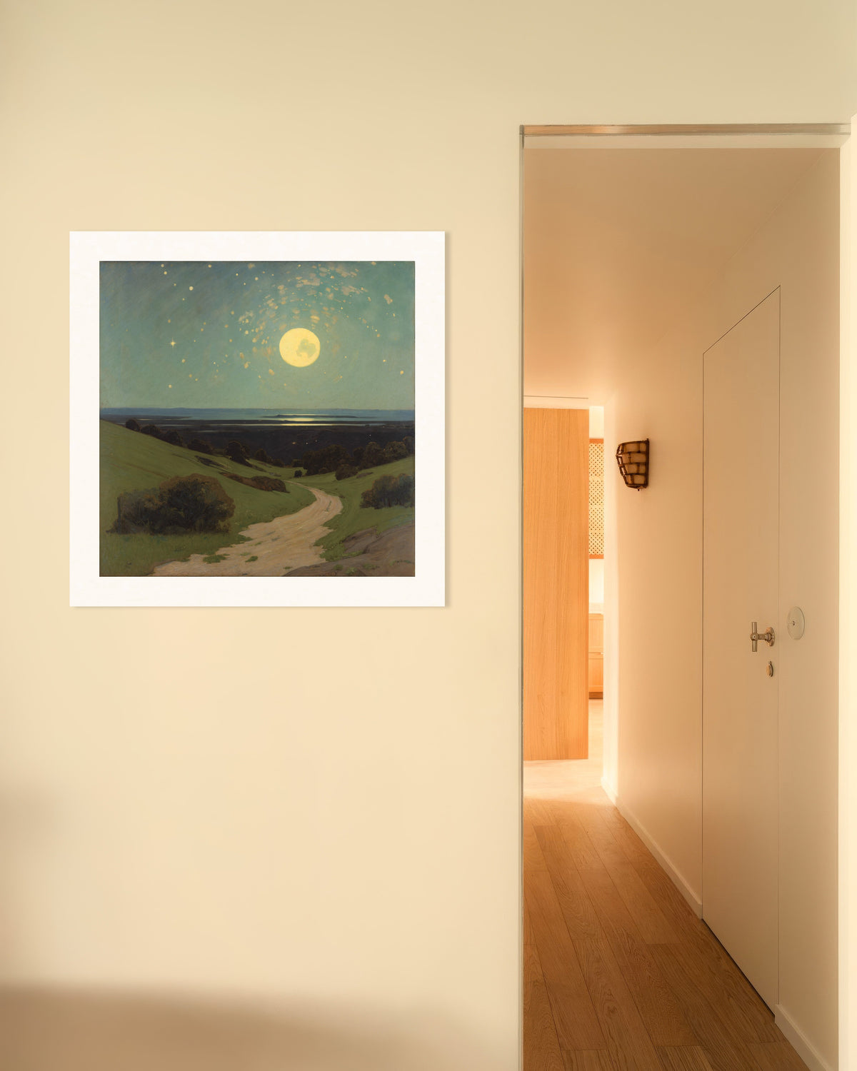 Affiche Pleine lune sur les collines : pleine lune et étoiles au-dessus de collines vertes et d'un chemin sinueux
