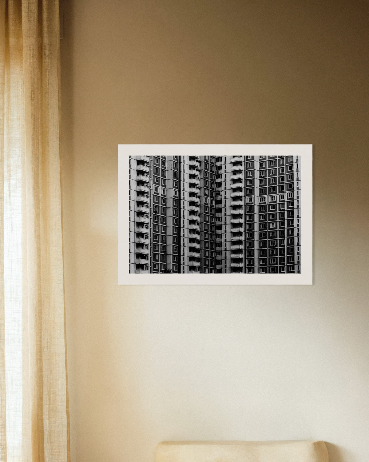 Affiche « Grille de fenêtres d’une tour d’habitation »